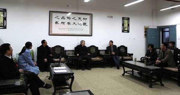 说明: http://www.aku.edu.cn/_mediafile/web/2017/11/24/log1o77mb2.jpg