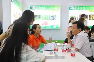 说明: http://www.aku.edu.cn/_mediafile/web/2018/06/28/62bpoyj2m3.jpg